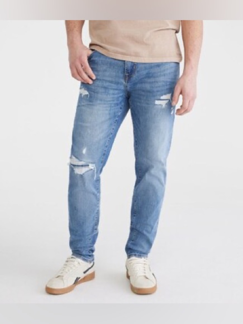Aeropostale Men’s slim light blue distressed jeans 30 x 30